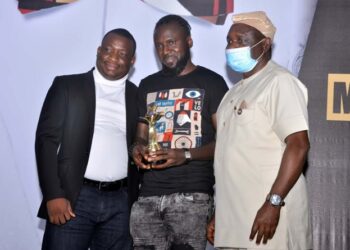 L-R: Lazarus Ibeabuchi, PR Manager, StarTimes Nigeria; Ali Auta, National Content Marketing Manager, StarTimes Nigeria and Gbenga Omotosho, Commissioner for Information and Strategy, Lagos State during the presentation of the Innovative DTT Brand of the Year Award to StarTimes by Marketing Edge. Photo/StarTimes